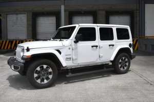 Jeep Wrangler Electric Running Boards - Go Rhino - VoltStep E1 Retractable, Dual-Motor, 6-inch, LED Lighting - Textured Black - `18-`24